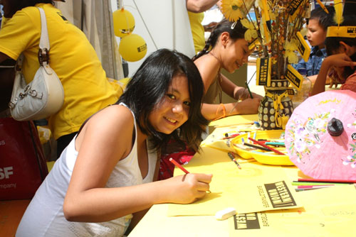 Die Kids malen ihr Amazing Thailand in Bad Homburg, 2009.