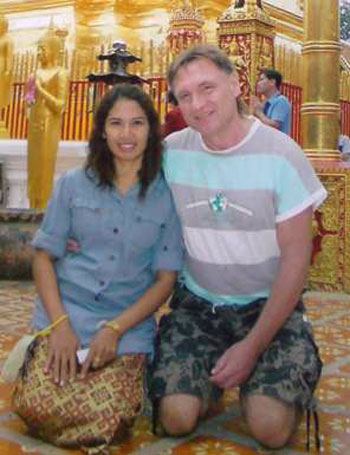 Franky Kuchenbecker mit seinem Schatz aus Thailand