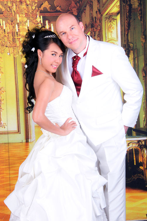 Kik und FARANG-Autor Carsten im Fotostudio in Bangkok