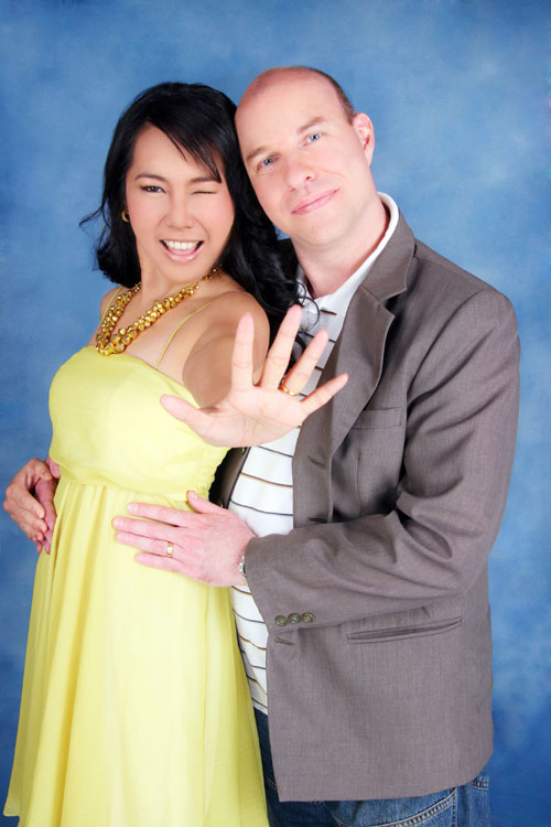 Kik und FARANG-Autor Carsten im Fotostudio in Bangkok