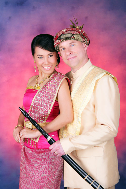 Kik und FARANG-Autor Carsten im Fotostudio in Bangkok