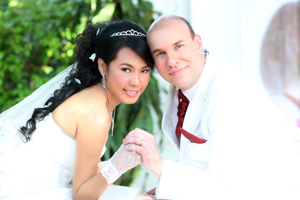 Kik und FARANG-Autor Carsten im Fotostudio in Bangkok