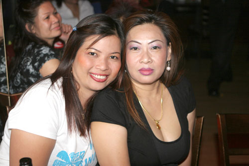 zwei Thais feiern im RCA 2008