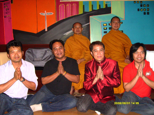 Mönche segnen das Musik-Cafe 2008
