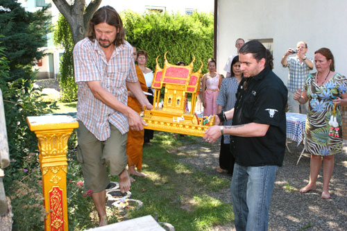 das Geisterhäuschen wird aufgestellt 2008