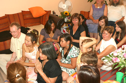 Beten für das Glück des Brautpaares 2008