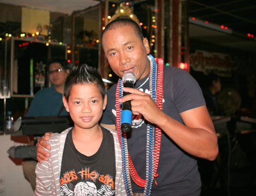 Te mit dem Thai-Superstar Mike Piromporn.