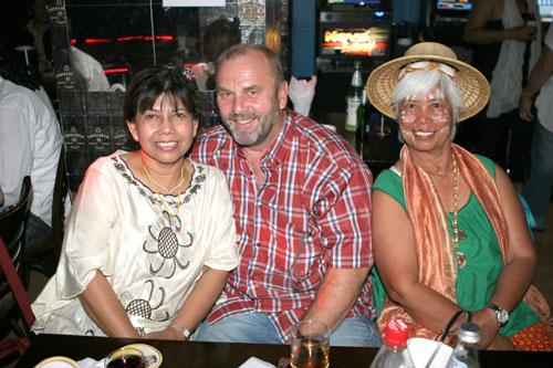 Oma Al hat immer einen flotten Hut auf