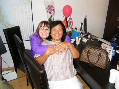 Ingrid von Bovorn herzt Dao von Thomas