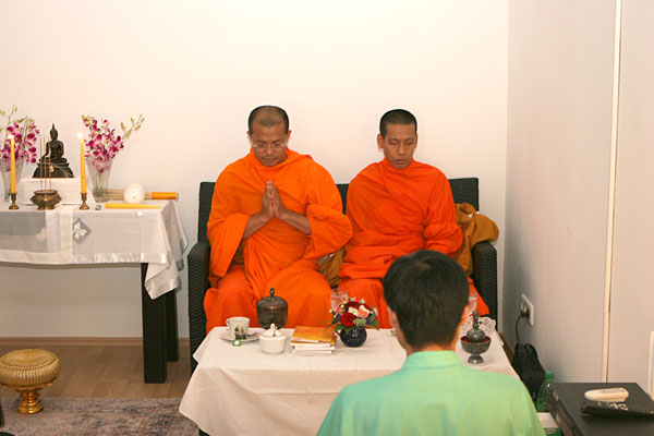 Segen für das neue TAF-Reisebüro in Berlin