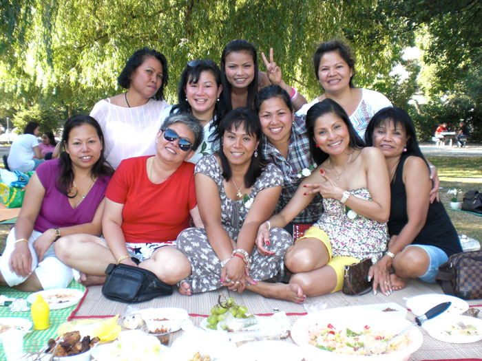 Alles dicke Freundinnen - Happy Birthday für Bube im Berliner Thaipark