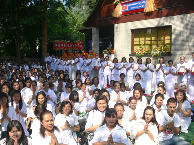 viele beten für den neuen Berliner Tempel 2008