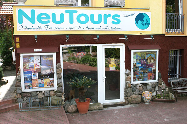 Aussenansicht des NeuTours Reisebüros in Berlin-Steglitz.