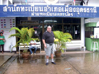 Schweine-Dieter mit seinem gelben Hausbuch vom dem Amphoer.