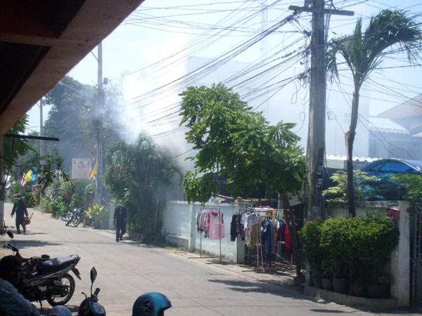 Das ist kein Krieg - nur Nebel gegen die Mücken in Pattaya.