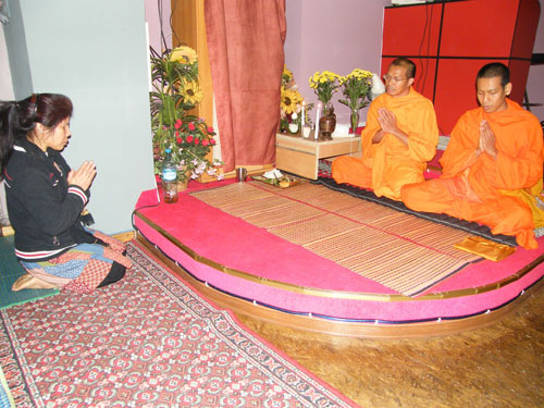 Links die Chefin des neuen Musik-Cafes: Alina.