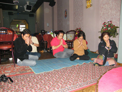 Ohne solche buddhistische Zeremonie wird kein Thai-Geschäft eröffnet.