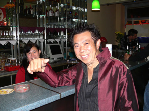 Thai-Gastronom und Journalist Edd freut sich. Dung Ding auch.