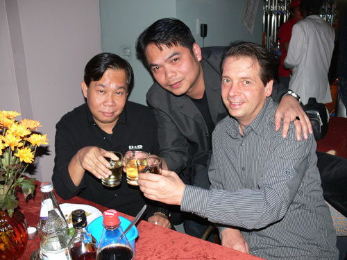 Kleine Männer-Runde im neuen Praram Gao.