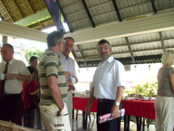 Pfarrer Bartel beim seelsorgerischen Abstecher in Pattaya.