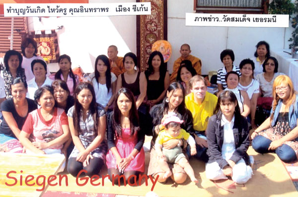 Thailänder feiern Geburtstag in Siegen.