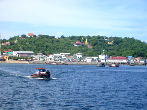 Bei der Anfahrt auf die Insel Koh Si Chang