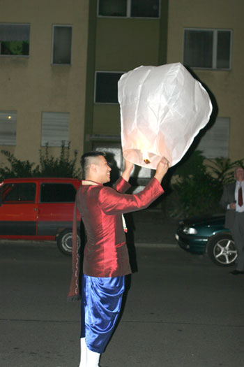 Leuchtlaternen steigen in den Himmel 2008