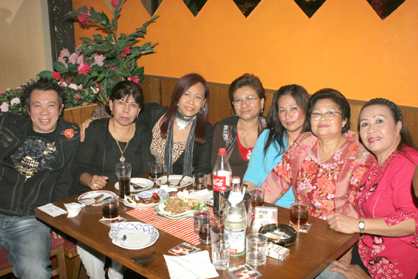 Farang-Autor Edd ganz links 2008