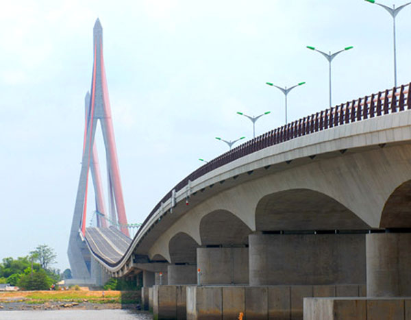 Die Can Tho Bridge am Mekong