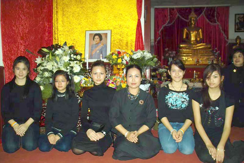 Trauer um die Schwester des Königs 2008