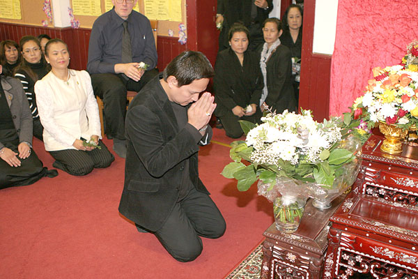 Sombat vom Butterfly verneigt sich 2008