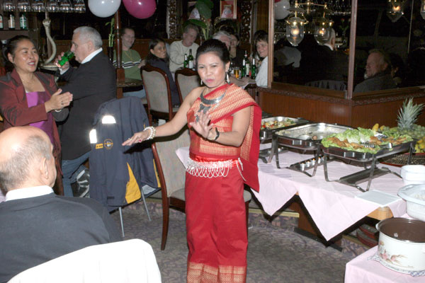 Porni tanzt für die Gäste 2008