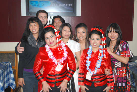 Thaitänzerinnen feiern mit 2008