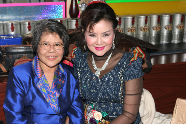 Ban Yen mit Pa Reno vom Thailändischen Buddhisten Verein Berlin.