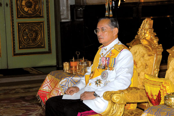 S.M. König Bhumibol Adulyadej.
