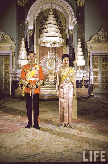Das thailändische Königspaar im Jahr 1960 - Foto des TIME Magazine.