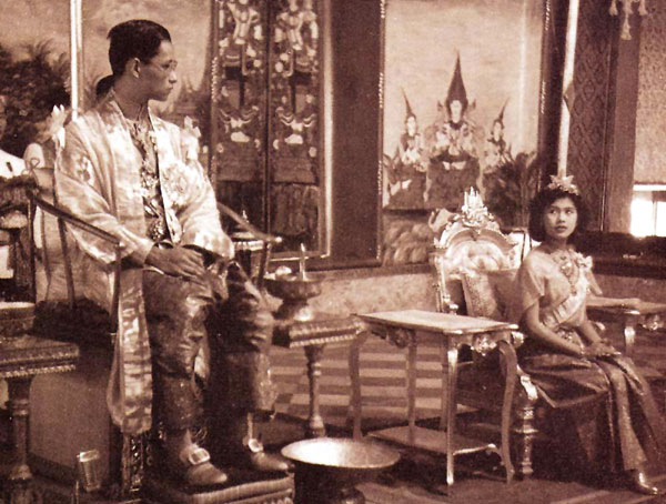 S.M. König Bhumibol Adulyadej und Königin Sirikit.