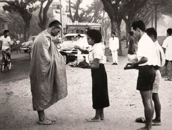 Bhumibol Adulyadej als Mönch.