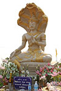 Buddha mit Nangas in Phayao